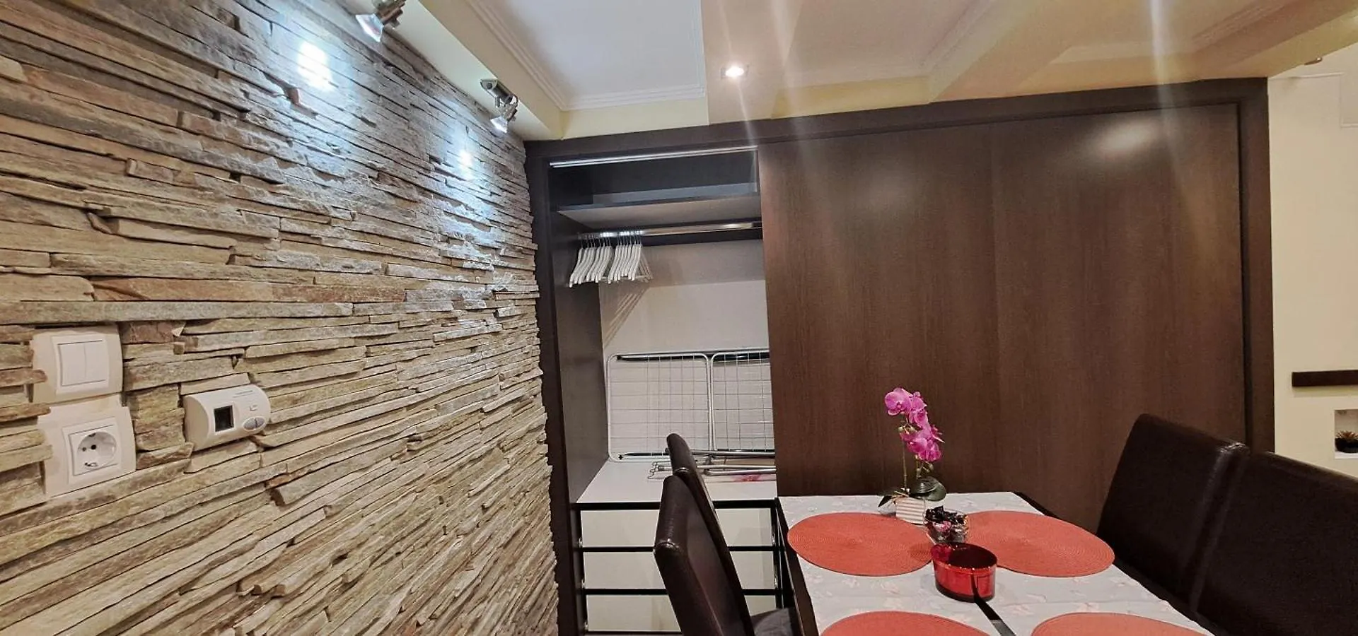 Apartament Szandi Belvarosi Apartman Segedyn