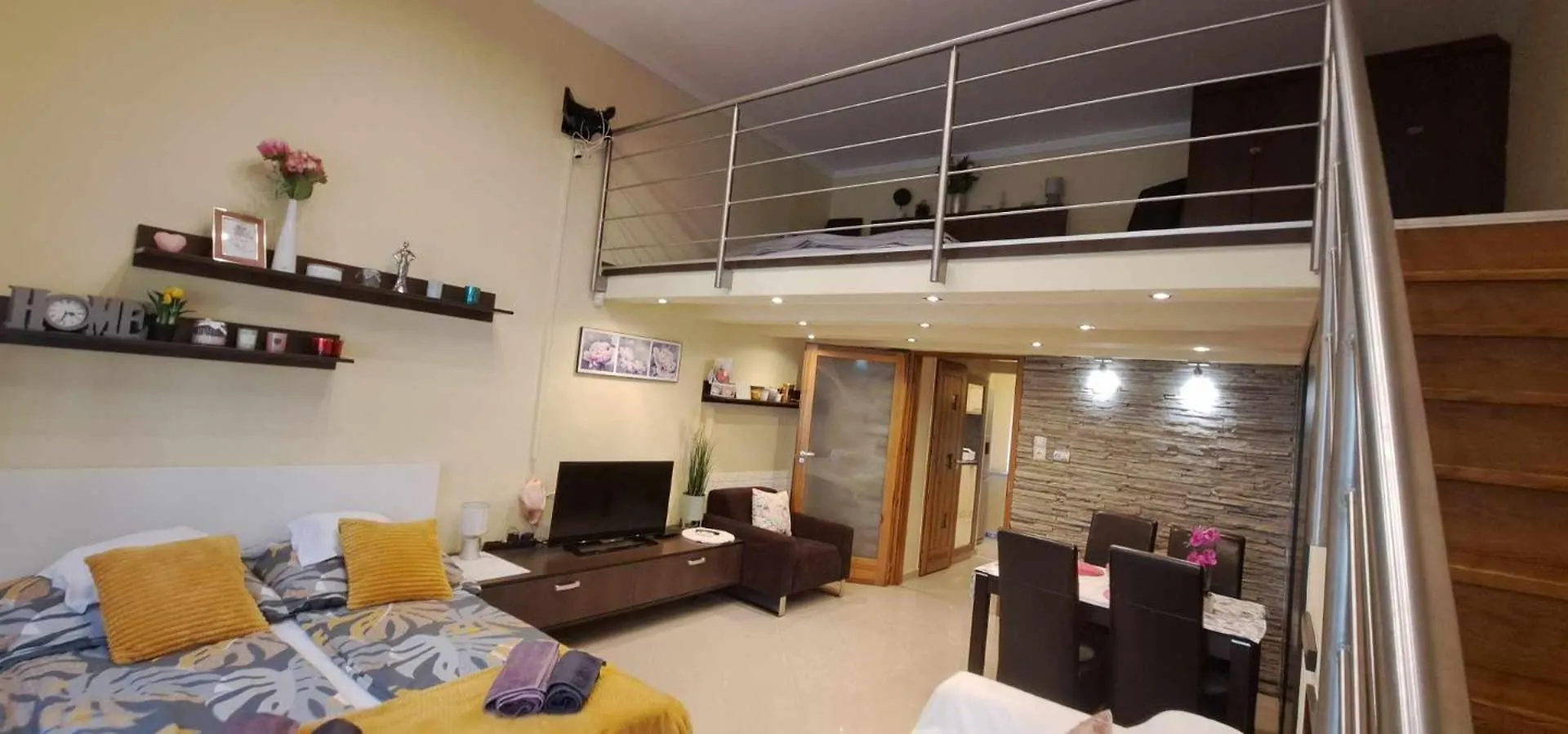 Szandi Belvarosi Apartman Segedyn