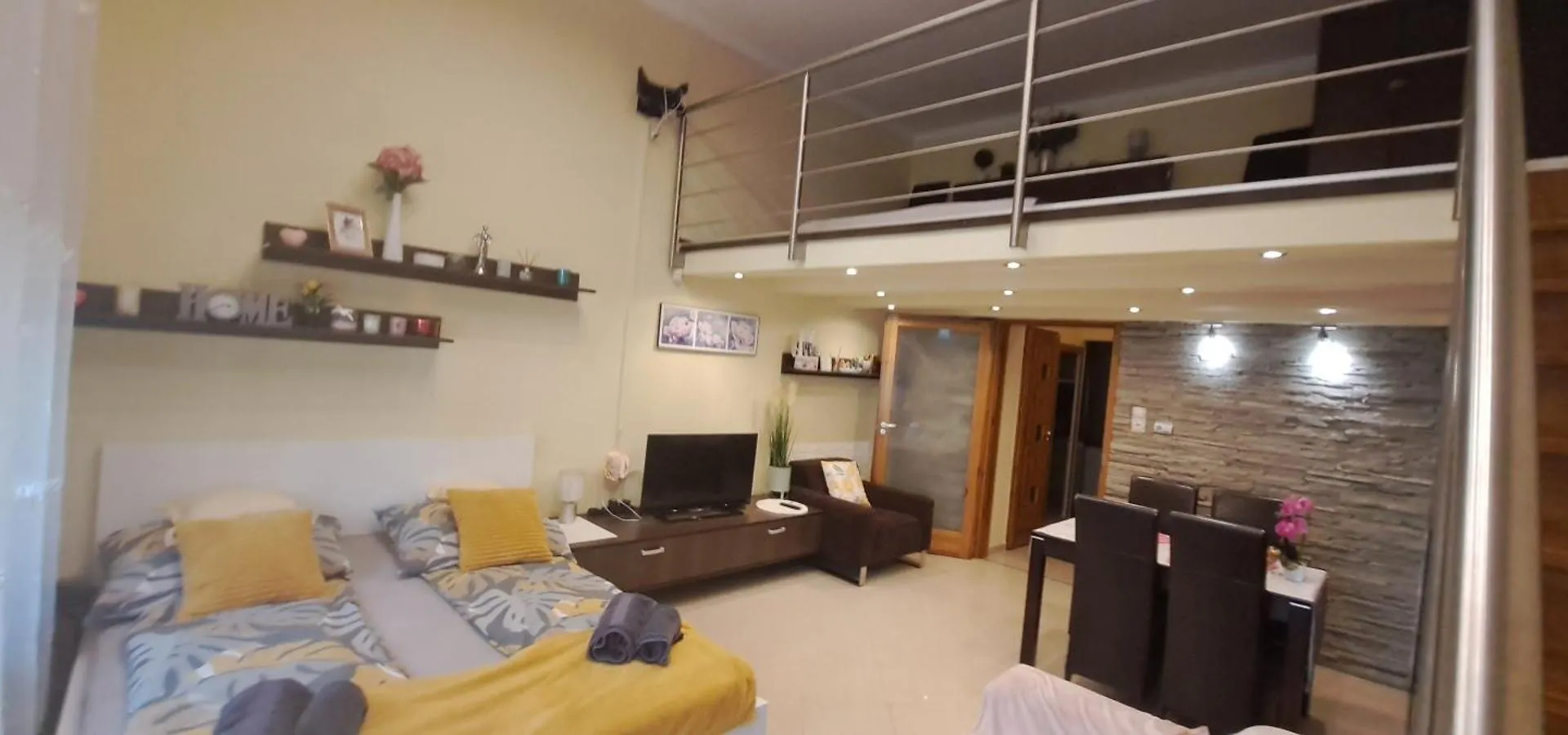 Szandi Belvarosi Apartman Segedyn